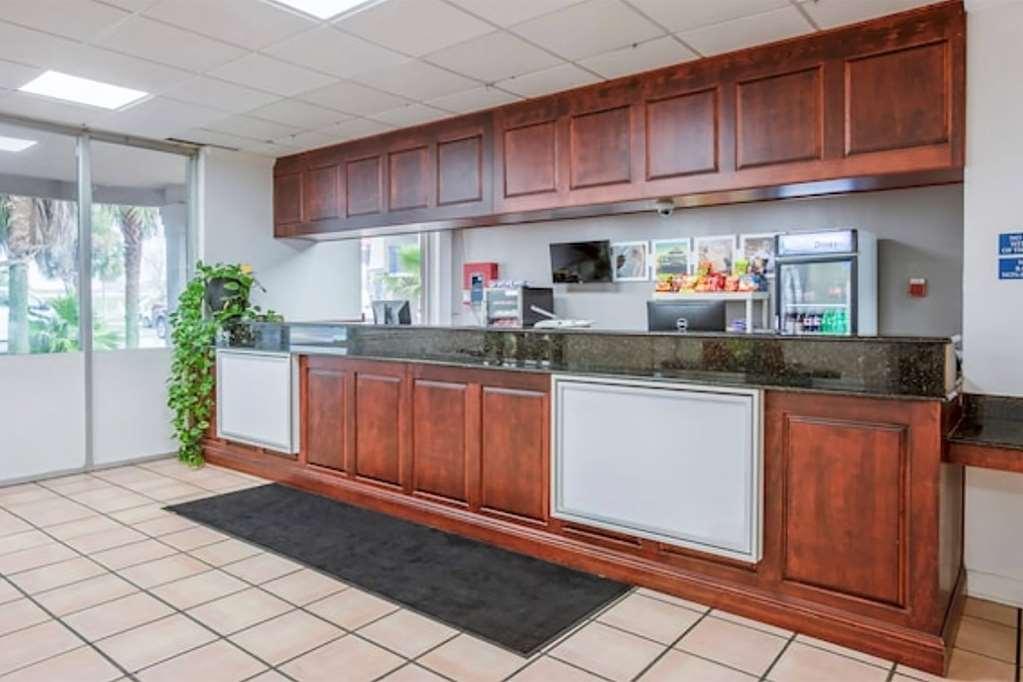 Travelodge By Wyndham Baton Rouge East Interior foto